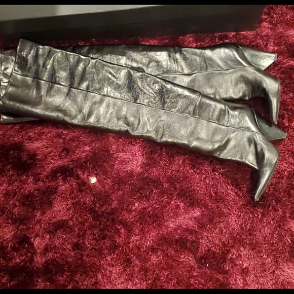 Saint Laurent Nikki Boots 105 - Picture 3 of 7